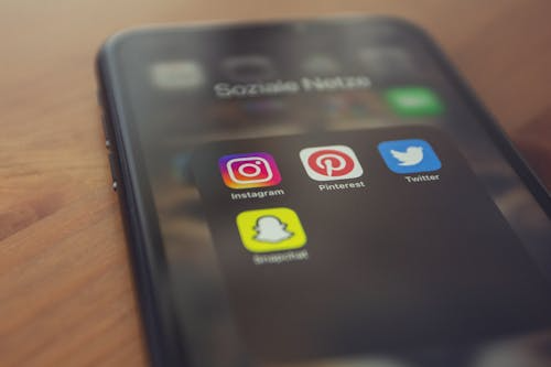 To earn online sharing social media posts