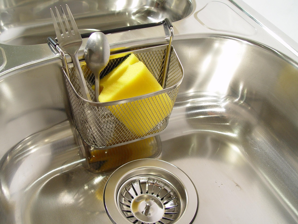 Stainless steel kitchen sink 